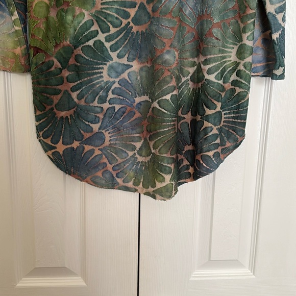 Karen Kane Blue and Green Graphic 3/4 Sleeve Tunic - Picture 8 of 8